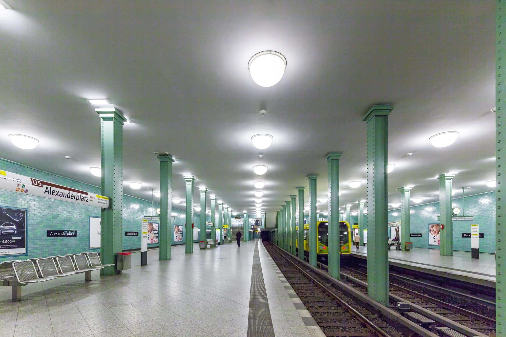 S2 - U Bahn­hof Alexander­platz – Berlin Bahnsteig