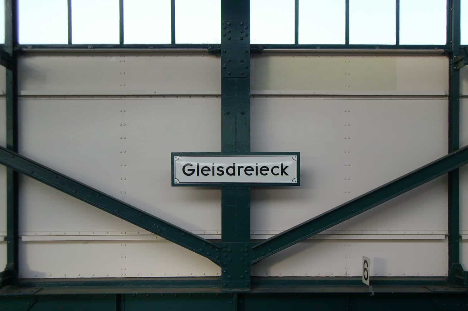S2 - U-Bahn­­hof Gleis­­dreieck – Berlin 8